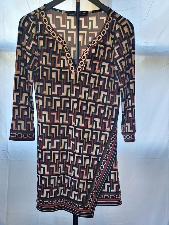 White House Black Market Dresses & Skirts - WHITE HOUSE BLACK MARKET Geometric Mini Dress in Black & Red Like New